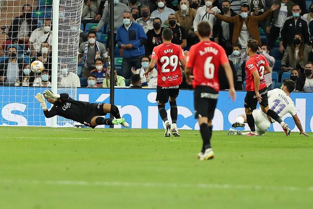 库里16分布朗尼5中1 勇士大胜湖人季前赛5连胜